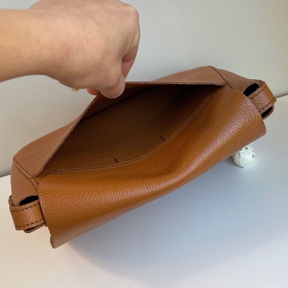 Mark And Graham The Flap Crossbody Genuine Leather - Picture 15 of 16